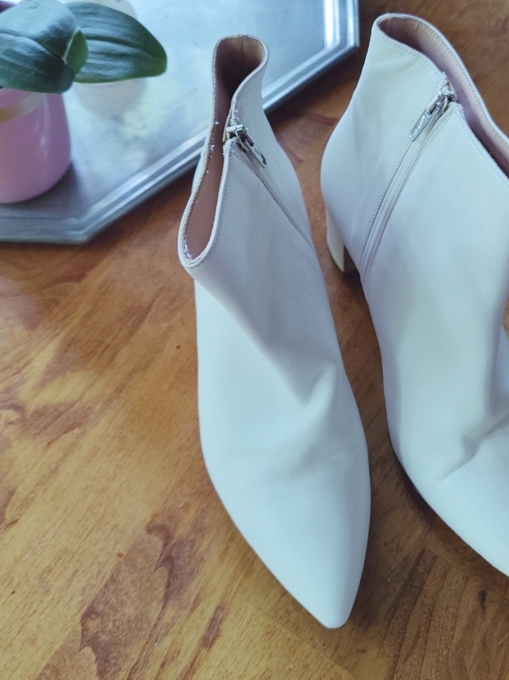 YOOX 8 Brand Italy White Pointed Toe Ankle Booties 39